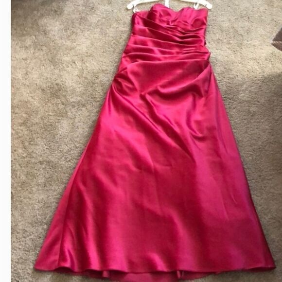 David's Bridal Strapless Wedding dress - Picture 2 of 7